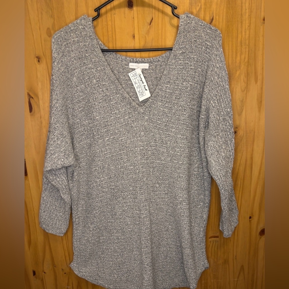 New York & Company Gray V-Neck Sweater